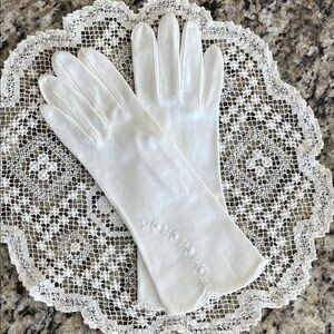 Vintage Creamy White Women's Gloves